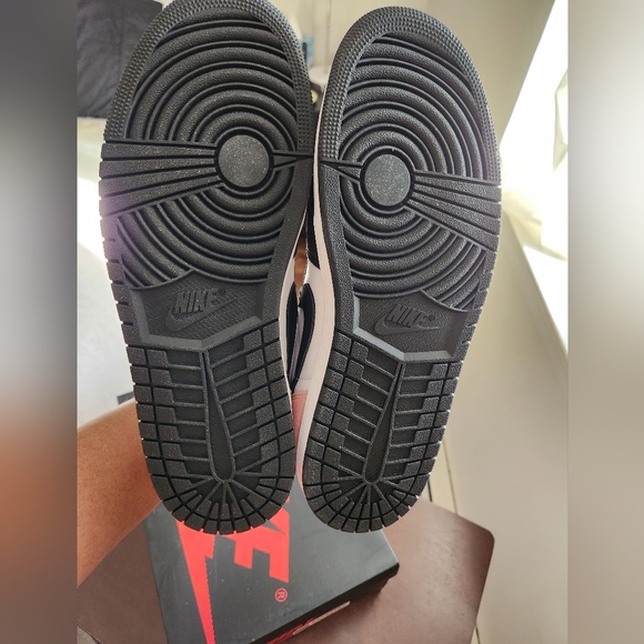 Jordan 1 Low Retro Bleached Coral - Picture 6 of 6